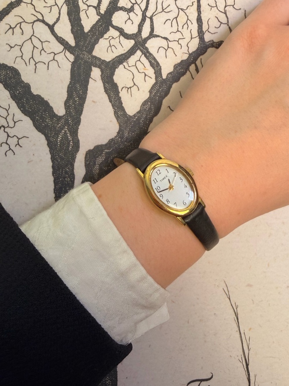 VTG Timex Gold Case White Dial Black Leather Strap Women's Watch Needs Battery - Picture 2 of 5